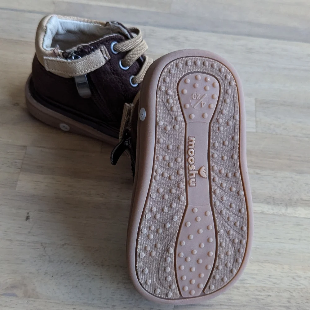Mooshu Trainers Toddler Squeaky Shoes -‎ Bailey